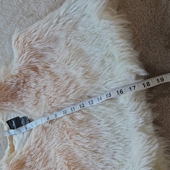 Me Jane Girls Faux Fur Sleeveless Vest Jacket White Pink Ombre - Picture 6 of 8